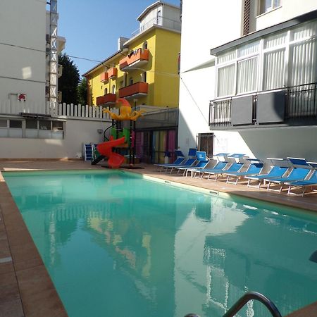 Hotel 2000 Rímini Exterior foto