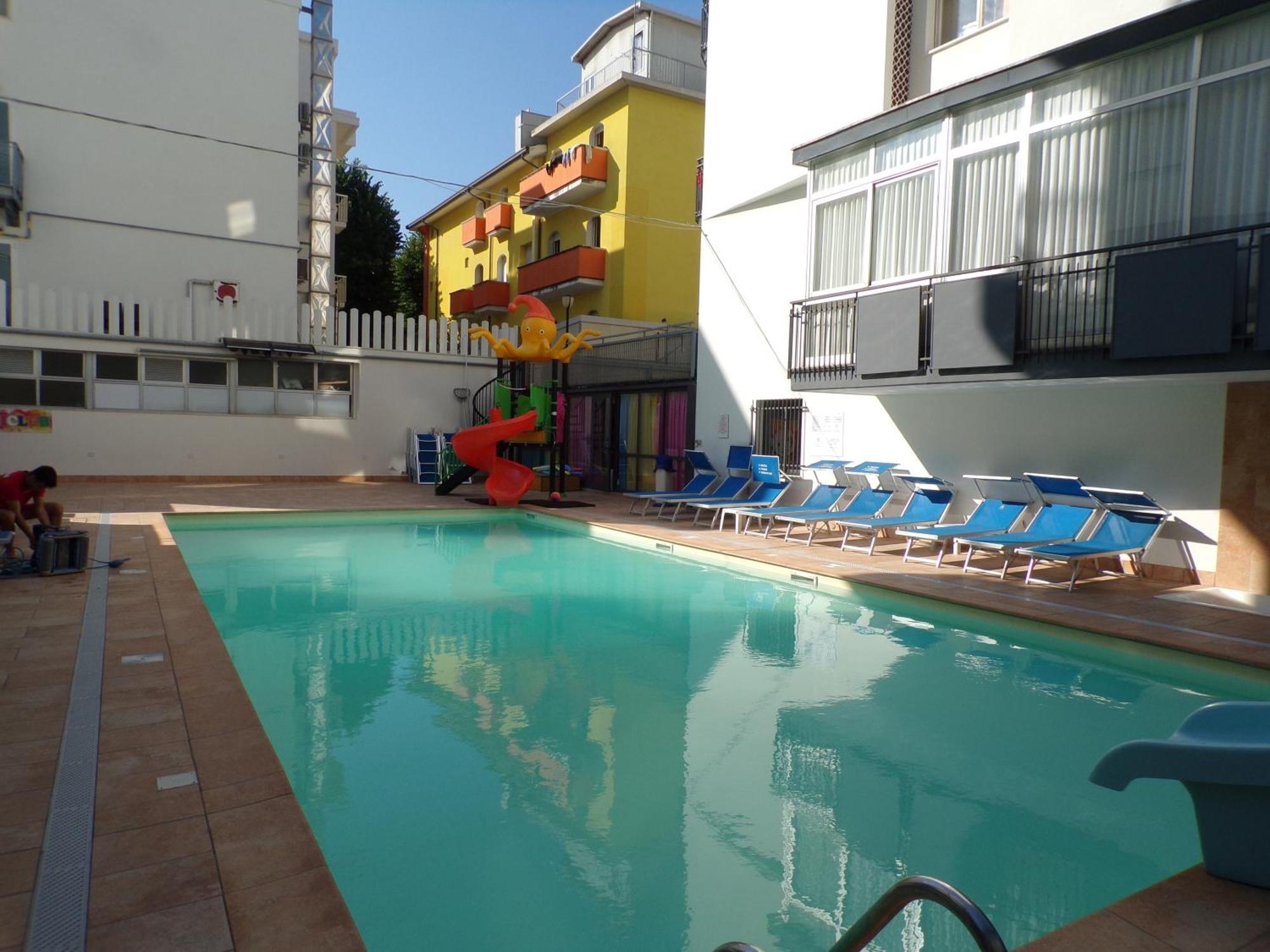 Hotel 2000 Rímini Exterior foto