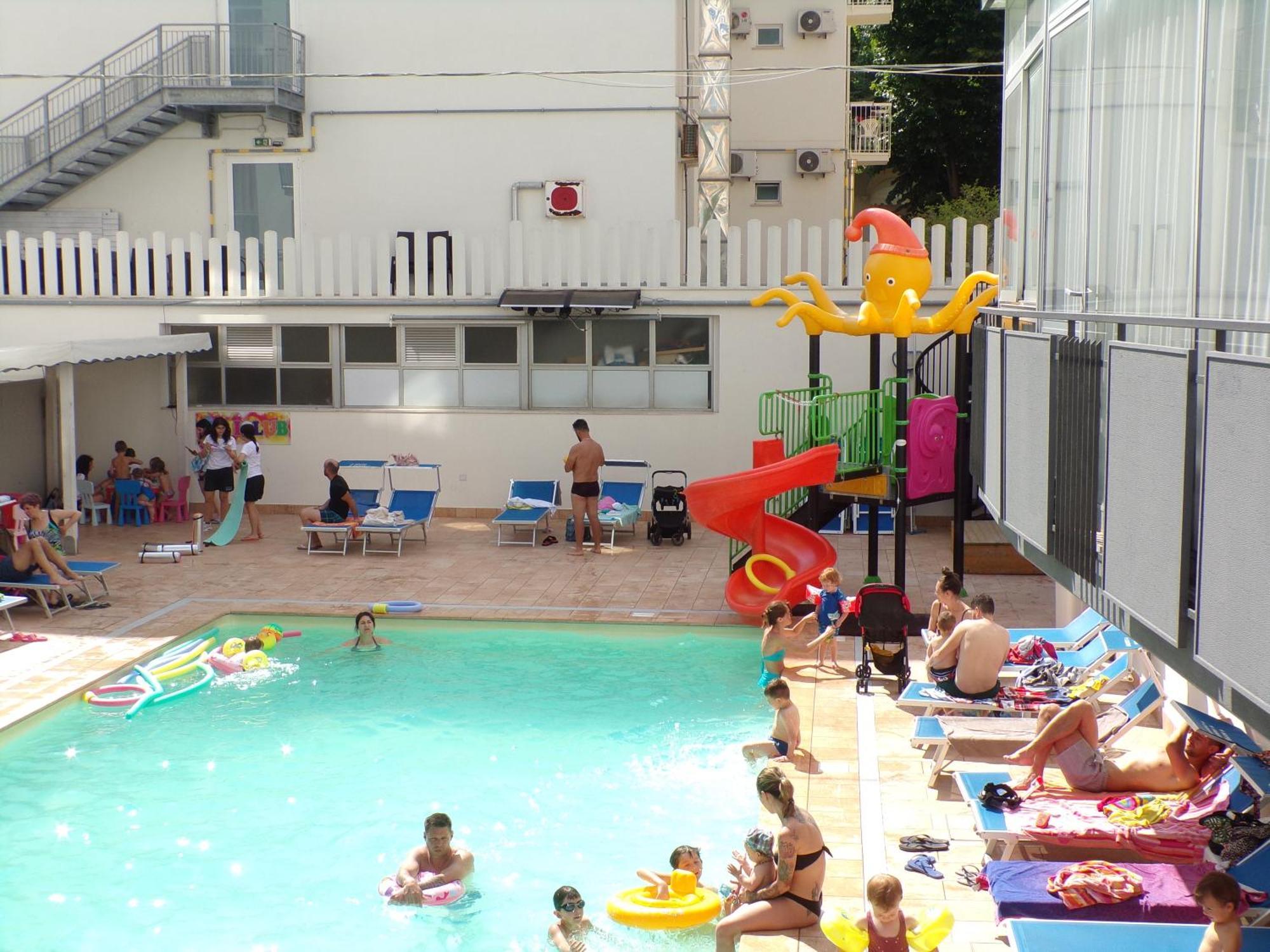 Hotel 2000 Rímini Exterior foto