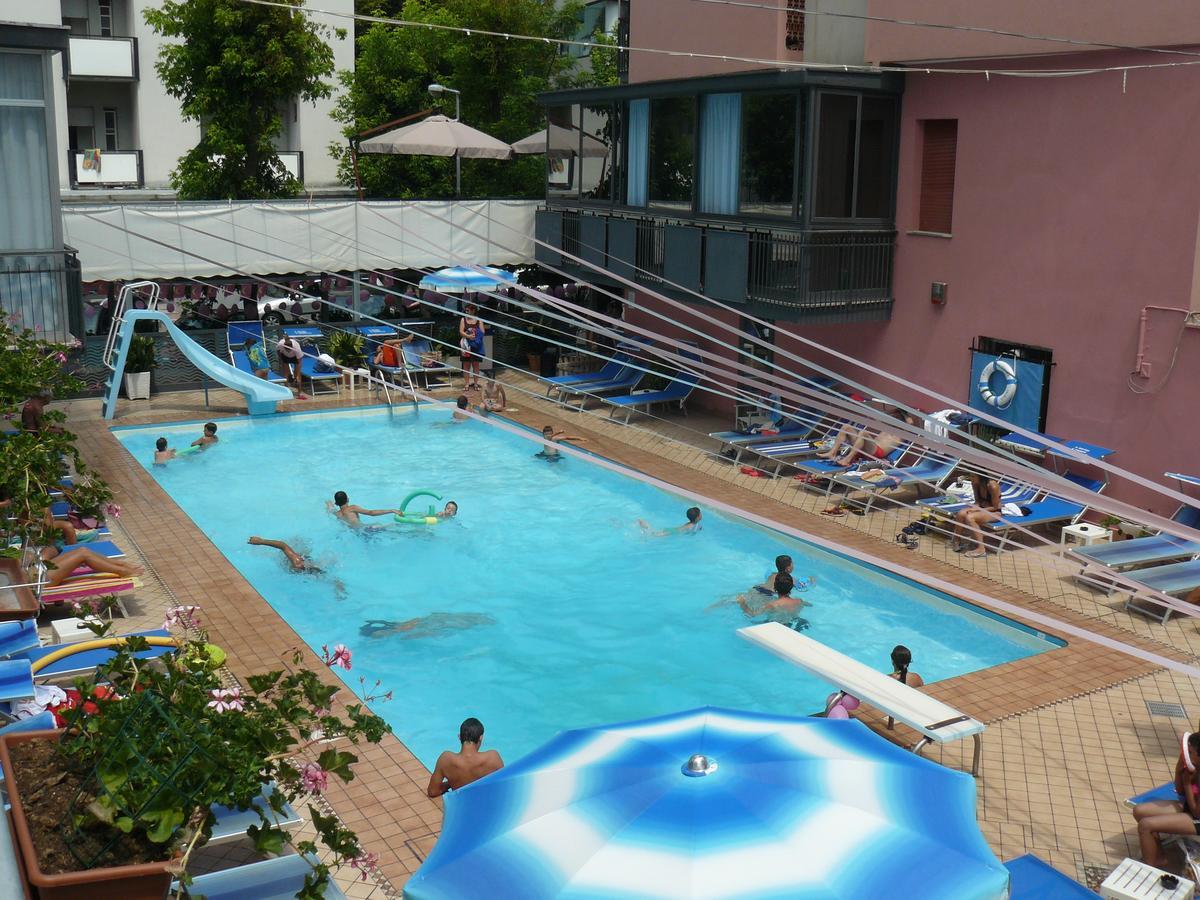 Hotel 2000 Rímini Exterior foto